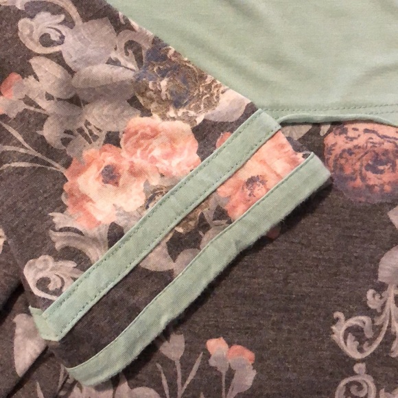 Filly Flair Short Sleeve Floral Shirt - Picture 4 of 5